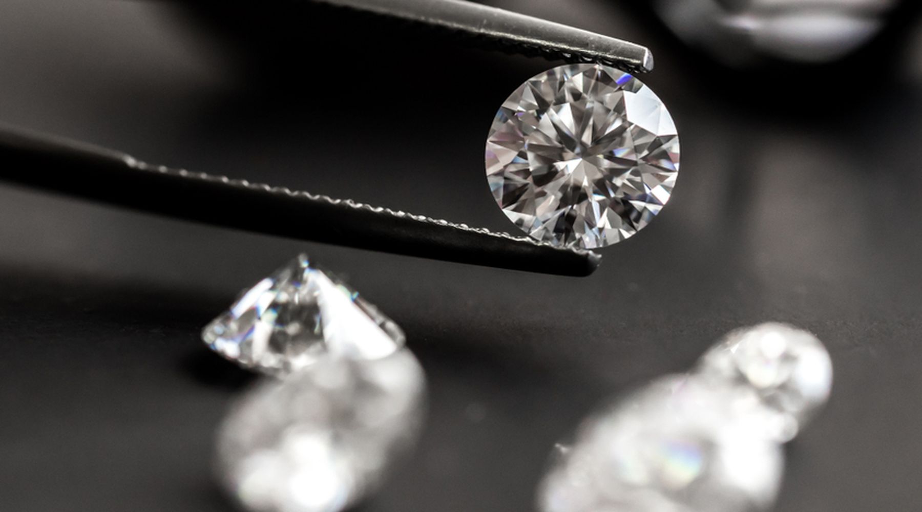 Moissanite vs. Lab Diamond Engagement Rings